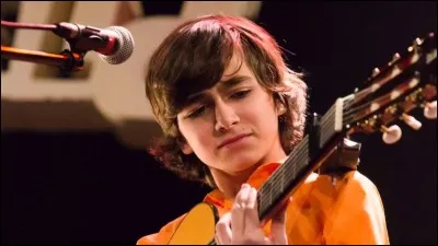 Avec qui Esteban aime-t-il passer le plus de temps (dans sa famille) ?