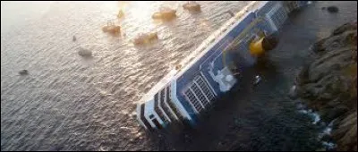 Le naufrage du paquebot de croisière le Costa Concordia survenu en Méditerranée.