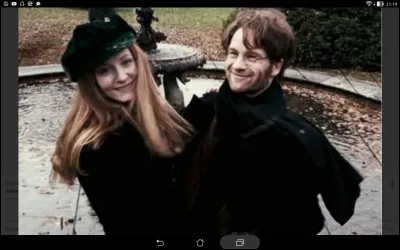 Harry a perdu ses parents à cause de qui ?