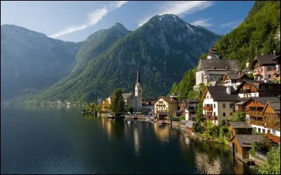Quel village autrichien a donné son nom à une civilisation de l'âge du fer ?