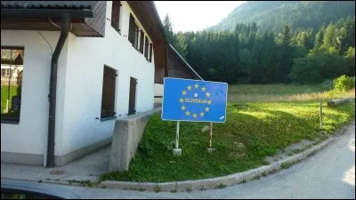 Lequel de ces pays n'a pas de frontière terrestre avec l'Autriche ?