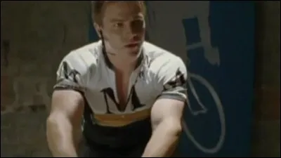 Quel personnage gay incarnait-il dans le premier rôle qu'il a décroché à la télévision à l'âge de 23 ans dans ''Queer as Folk'' ?