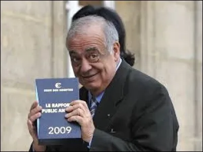 Vous êtes soudainement attaqué par Philippe Seguin dans la rue.