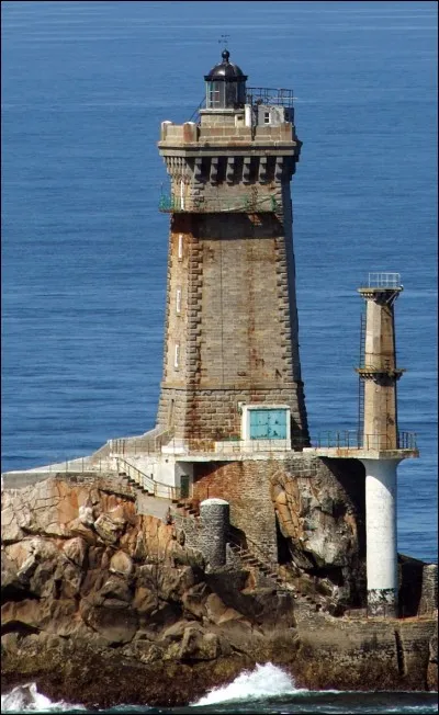 Laquelle de ces balises est la balise plate près de la Vieille ?