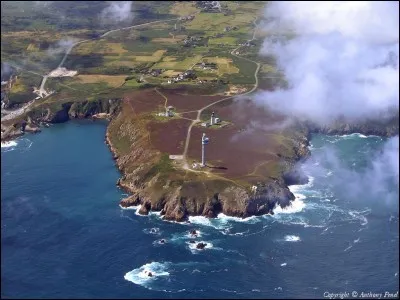 Quel phare n'est pas près d'Ouessant ?