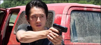 Steven Yeun interprète le rôle de Glenn Ree, dans la saga The Walking Dead, il est également le neveu de Jackie Chan !