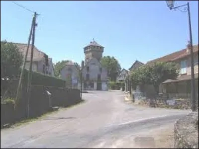 Nous partons à la découverte de Sainte-Croix. Commune de l'ancienne région Midi-Pyrénées, dans l'arrondissement de Villefranche-de-Rouergue, elle se situe dans le département ...