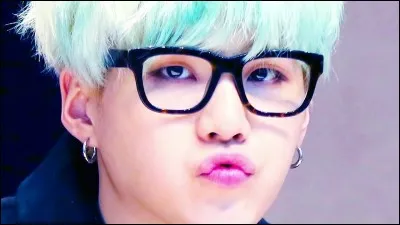 Le membre qui était le dernier à être présenté au public est /