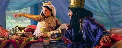Jeune fille juive, élevée par son oncle en territoire perse, le roi Xerxès I, séduit par sa grande beauté, la choisit pour épouse. Qui est-elle ?