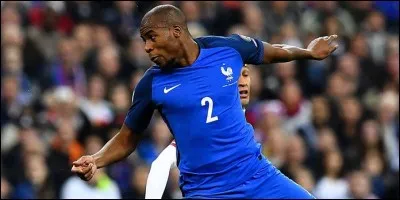 Quel est le poste de Djibril Sidibé sur le terrain ?