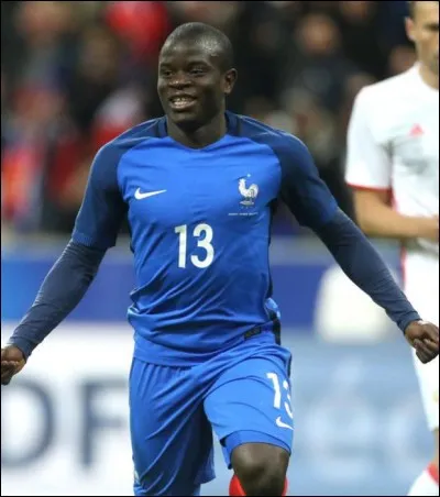 Quel est le poste de N'Golo Kanté sur le terrain ?