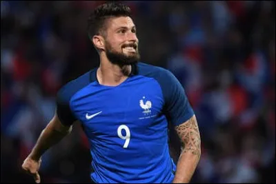 Quel est le poste d'Olivier Giroud sur le terrain ?