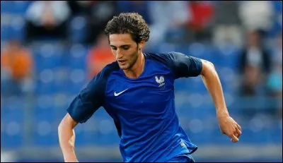 Quel est le poste d'Adrien Rabiot sur le terrain ?