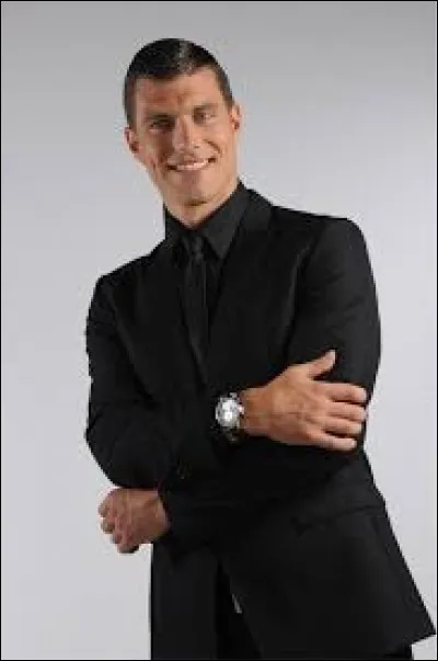 Qui est le gardien titulaire du SM Caen ?