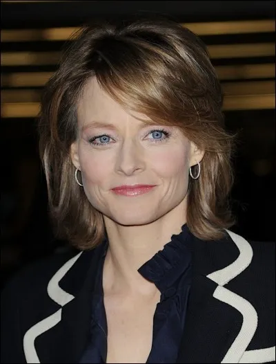 L'actrice américaine Jodie Foster parle un français impeccable, sans accent, à tel point qu'elle double elle-même certains de ses films dans notre langue !