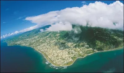 L'île de la Réunion est située dans l'archipel des Comores !