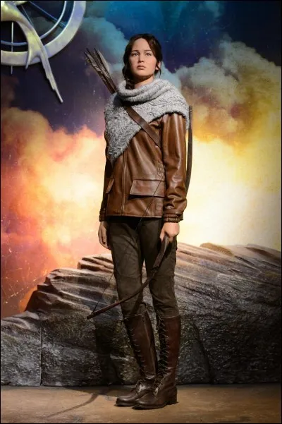 Quel âge a Katniss lorsqu'elle commence les Hunger Games ?