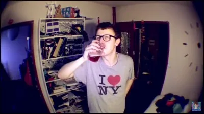 Normal est bilingue français/anglais.