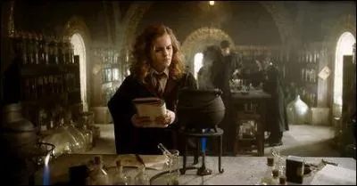 Quelle potion Hermione est-elle en train de prparer ?