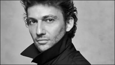 Le chanteur d'opéra allemand Jonas Kaufman est considéré comme le meilleur chanteur lyrique actuel, après un ennui de santé , il est revenu chanter à l'Opéra Bastille, l'opéra "Lohengrin", opéra de ...