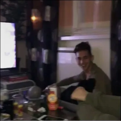 Dans la maison de qui se trouvait-il ?