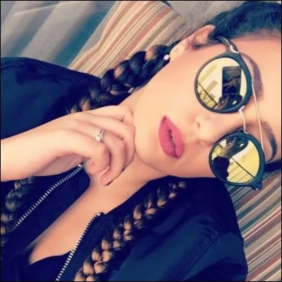 Comment s'appelle cette youtubeuse ?