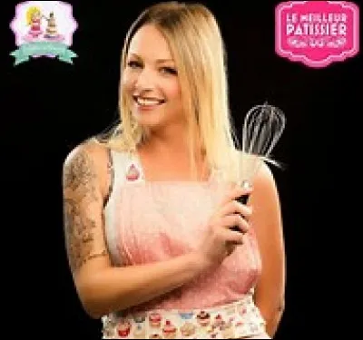 Qui est cette youtubeuse qui aime faire de la pâtisserie ?