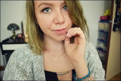 Qui est cette youtubeuse qui parle de tout et n'importe quoi ?