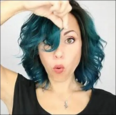 Qui est cette youtubeuse ?