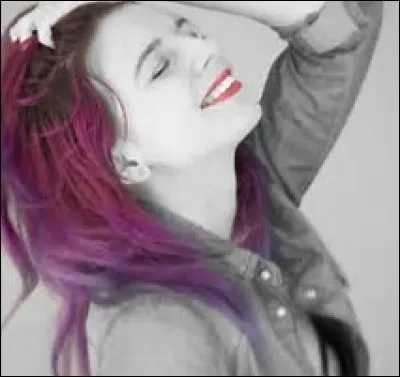 Qui est cette youtubeuse ?