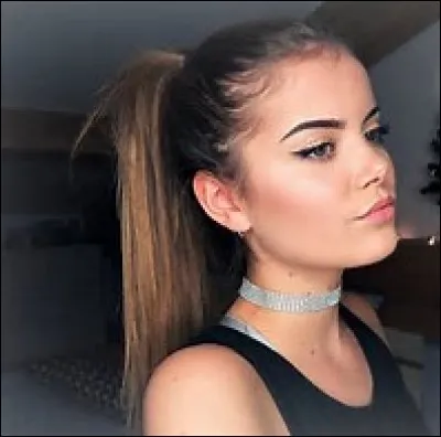 Qui est cette youtubeuse ?