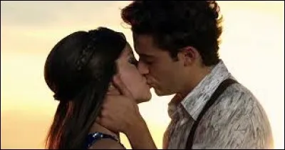 À la fin de la saison 2, Matteo embrassera Luna sur un pont en la sauvant d'un accident. Il l'embrassera pour la faire taire car elle était en colère contre Matteo.