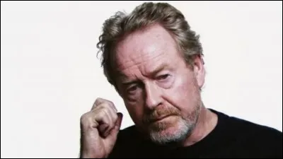 Ce réalisateur britannique né le 30 novembre 1937, est l'auteur de nombreux films à succès dont Alien et Gladiator. De qui s'agit-il ?