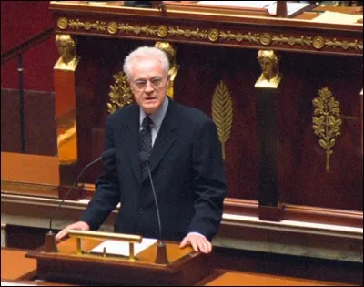 Né le 12 juillet 1937, Lionel Jospin a été cinq ans premier ministre. Quand était-ce ?