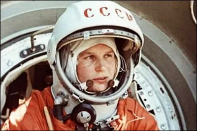 Née le 6 mars 1937, elle a été la première femme à effectuer, en juin 1963, un vol dans l'espace. De qui s'agit-il ?