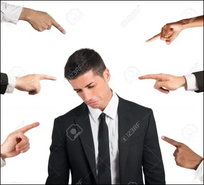 Madame Fishini accuse Sophie de lui avoir :