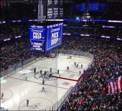 En ce lieu, des fantômes d'anciens joueurs y faisaient gagner l'équipe. Où jouait et s'entraînait le club de hockey des Canadiens de Montréal de 1924 à 1996, un endroit où ils ont conquis la majorité de leurs Coupes Stanley ?