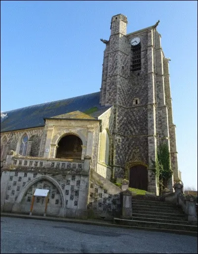 Quelle est la particularité qui se dégage de l'église Saint-Pierre d'Ault et de son beffroi ecclésiastique qui leur valut d'être classés aux monuments historiques depuis 1976 ?