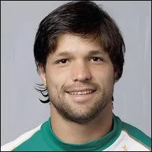 Dans quel club évolue actuellement ce joueur?