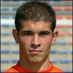 Dans quel club volue actuellement ce joueur?