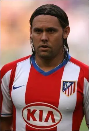 Dans quel club volue actuellement ce joueur?