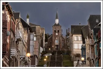 Véritable témoin d'une époque richissime pour Ault-Onival, quel est ce patrimoine qui a bénéficié d'une souscription privée lancée en 1897 et de l'offre d'un terrain de construction ?