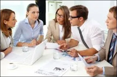 Y a-t-il des réunions d'information avant le départ ?