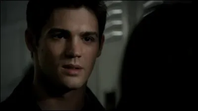 Comment s'appelle le chien de Jeremy lorsqu'il emm&eacute;nage &agrave; Denver ?