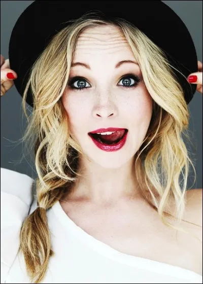 Qui est sorti avec Caroline ?