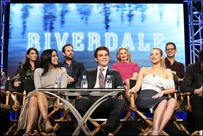 Quel est le pseudo officiel Twitter de la série Riverdale ?