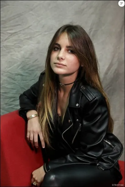 Quel est le pseudo officiel Twitter de Danae MakeUp ?