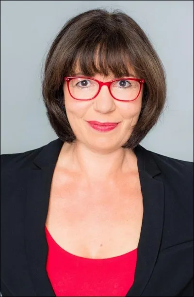 Quel est le pseudo officiel Twitter de Sylvie (Super Nanny) ?