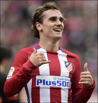 Quel est le pseudo officiel Twitter d'Antoine Griezmann ?