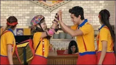 Où Luna et Simon travaillaient-ils à Cancún ?